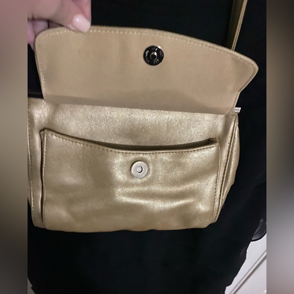 Vintage gold bag with long strap. - Picture 4 of 7